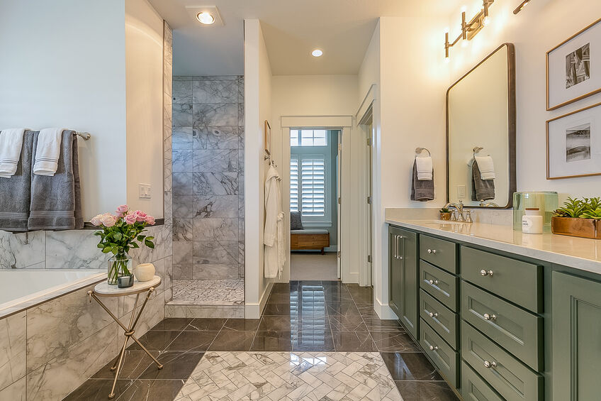 Modern bathroom with tiled floor