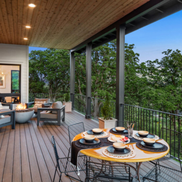 Outdoor patio, fire pit and seating